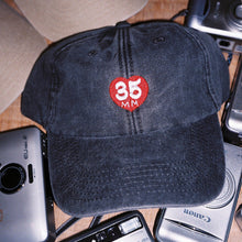 Cargar imagen en el visor de la galería, Love 35mm Gorra Vintage Negra
