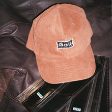 Cargar imagen en el visor de la galería, K&amp;F Film Gorra de Pana Beige
